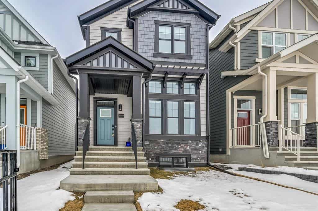 12 Magnolia Mount SE Calgary, AB