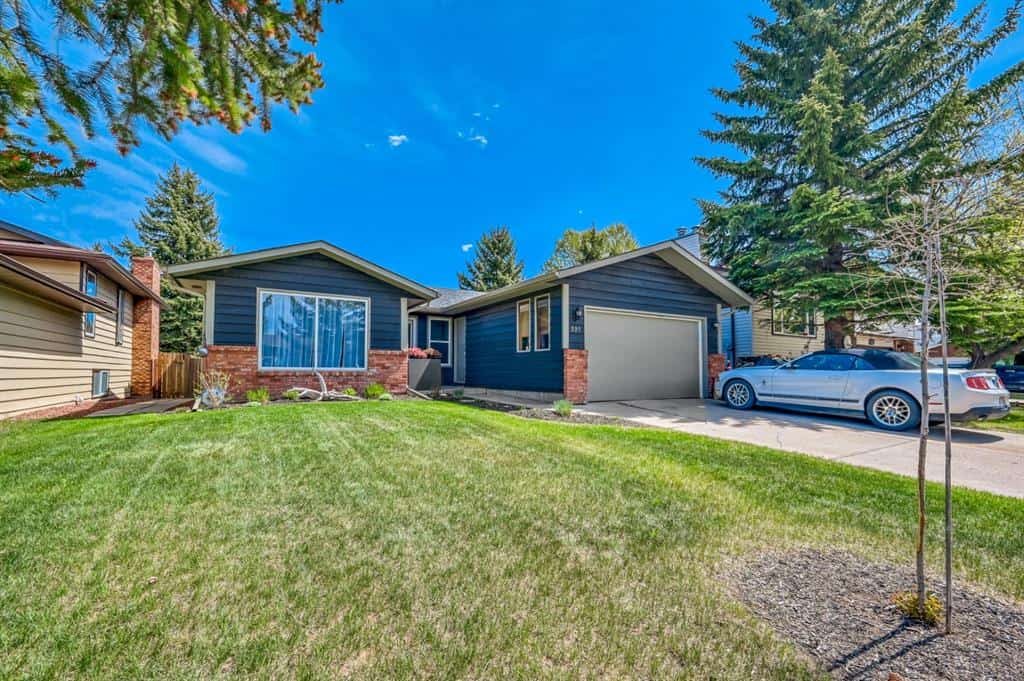 227 Woodrow Place Okotoks, AB