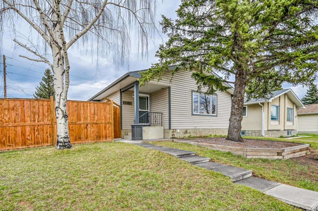 3204 Dover Ridge Drive SE Calgary, AB